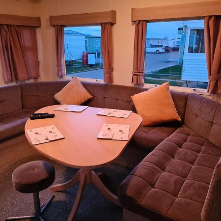 Cosy, Family Caravan Near The Beach Clacton-on-Sea Exterior photo