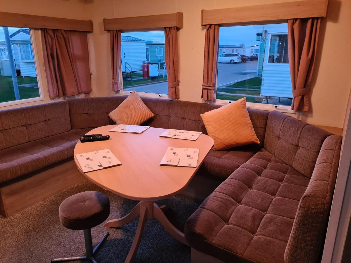 Cosy, Family Caravan Near The Beach Clacton-on-Sea Exterior photo